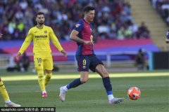 致敬足球传奇：巴萨推出克鲁伊夫服装系列重温华丽风格